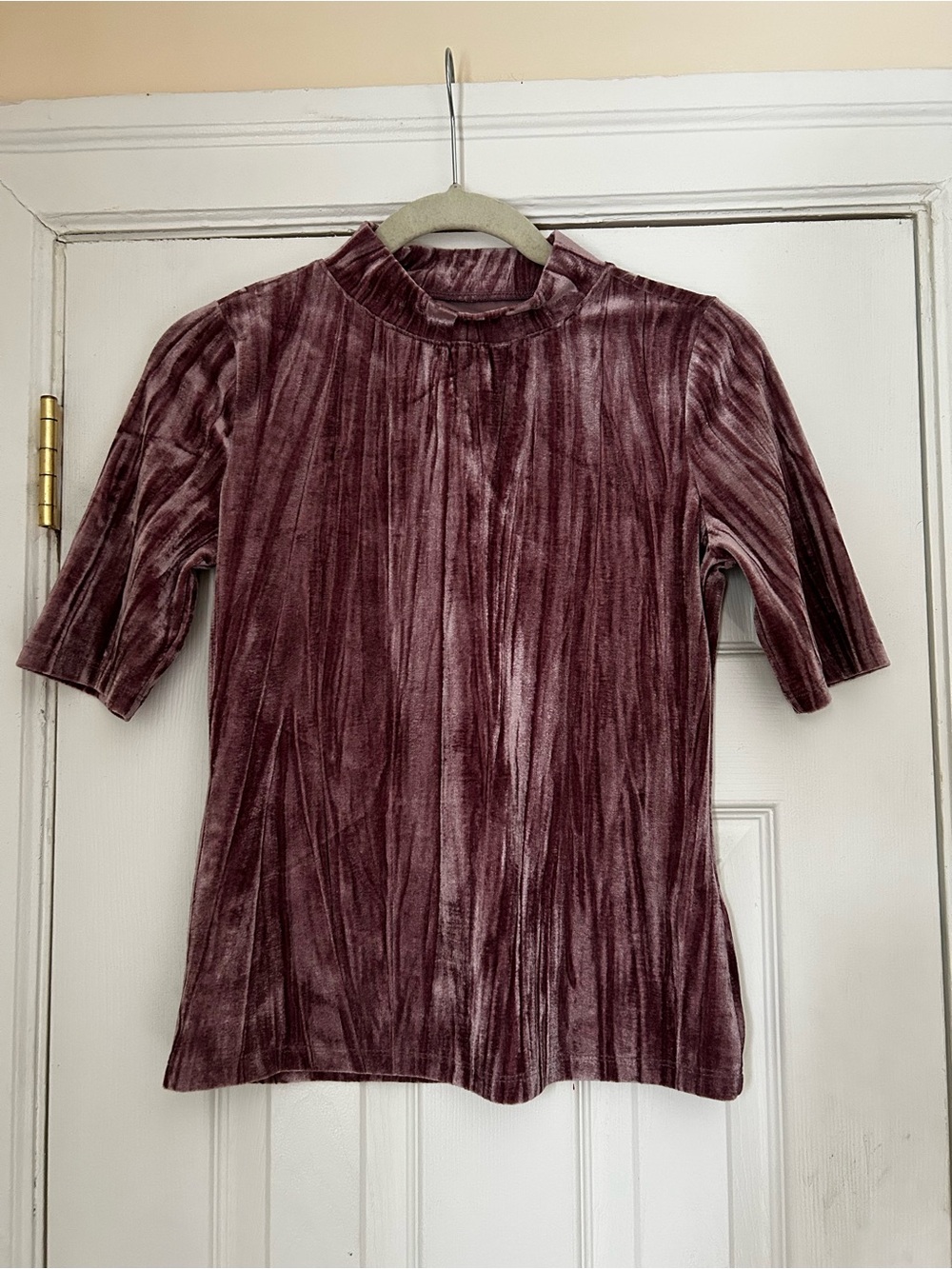 Pilcro Velveteen Short-Sleeve Mock Neck Top in Dusty purple